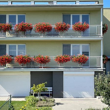 Apartman Krasna Vyhlidka Dolni Benesov Exteriör bild
