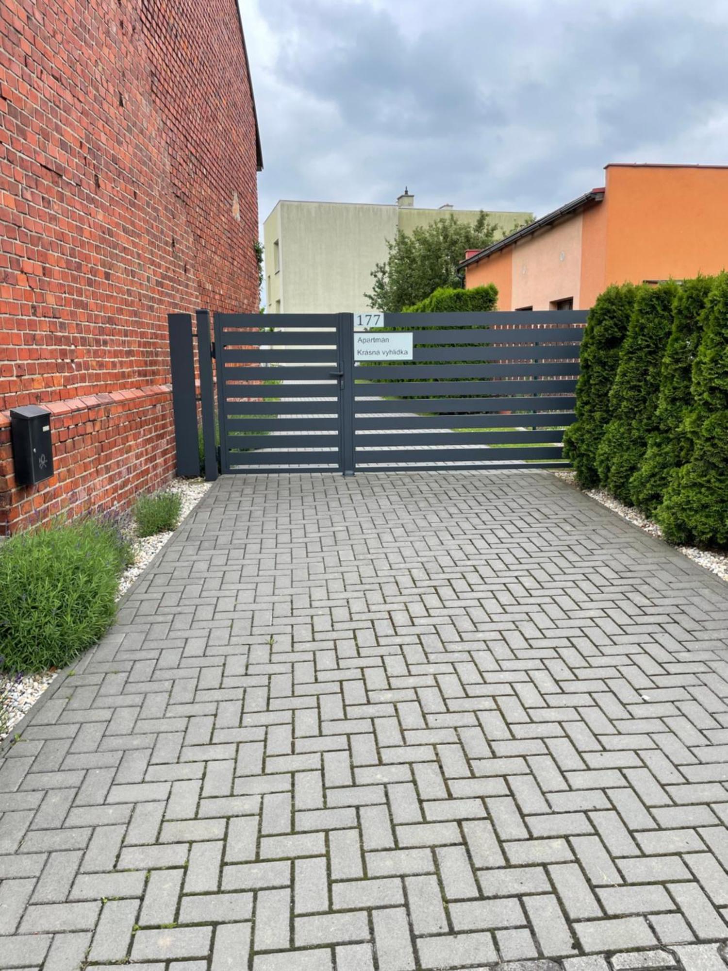 Apartman Krasna Vyhlidka Dolni Benesov Exteriör bild